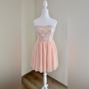 Prom in peachy sequined and tulle dress!